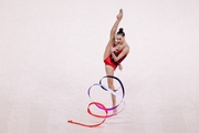 Виктория Беспалова во время упражнения с лентой