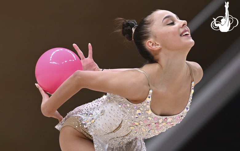 Maria Borisova during an exercise with a ball at the demonstration performance