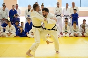 Олимпийский чемпион 2012 года Мансур Исаев с участниками фестиваля дзюдо
