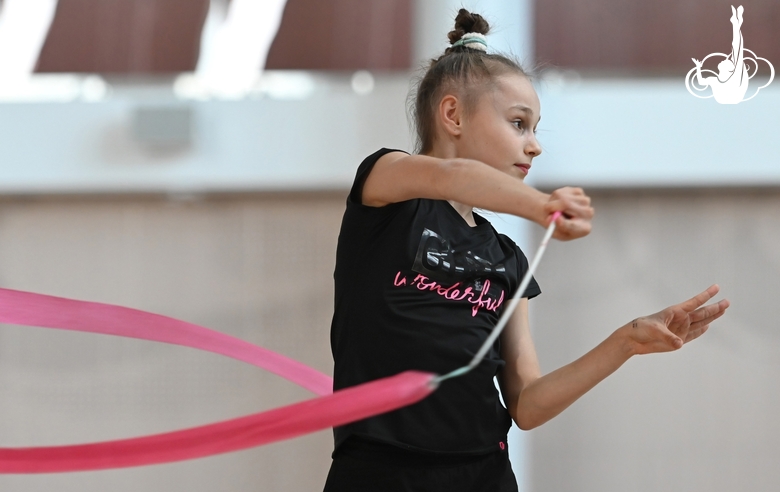 Yana Zaikina during an exercise with a ribbon