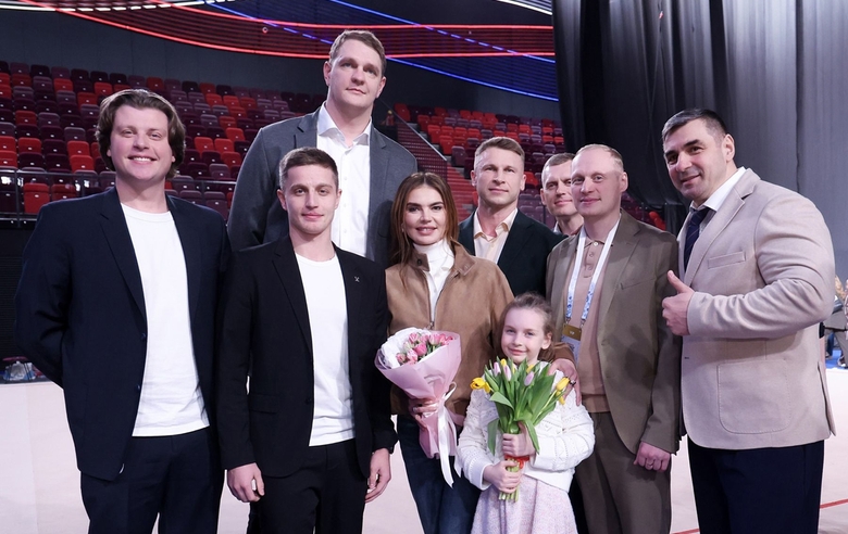6 марта 2026 года. Олимпийская чемпионка Алина Кабаева с почетными гостями Александром Красных, Иваном Стретовичем, Тимофеем Мозговым, Дмитрием Труненковым, Юрием Постригаем и его дочерью Софьей, Ильей Захаровым, Суреном Балачинским