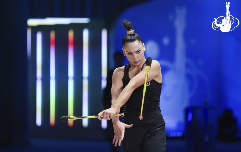 Lala Kramarenko during an exercise with clubs at floor testing