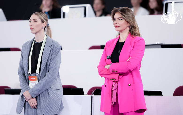 2 мая 2025 года. Олимпийская чемпионка Алина Кабаева — на опробовании ковра перед стартом 1-го этапа международного турнира «Кубок сильнейших»