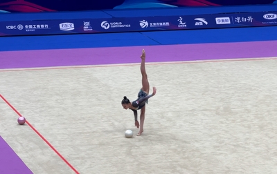Смотрим завораживающее выступление чемпионки России Арины Ковшовой из Новосибирской области с мячом на Rhythmic World Challenge Cup в Пекине!