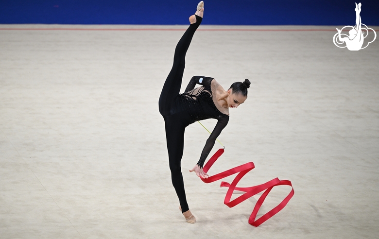 Mariia Borisova during the ribbon exercise