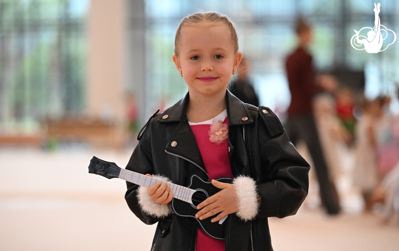 Дошкольница Академии в преддверии новогодней елки