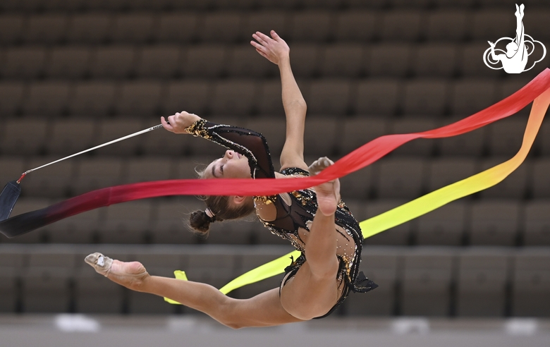 Ksenia Savinova during an exercise with a ribbon during a control training session