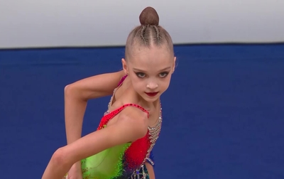 Выступление Карины Богдановой с булавами в Пекине